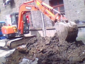 图 上海专业出租大小挖机镐头机沥青路面施工 上海租赁